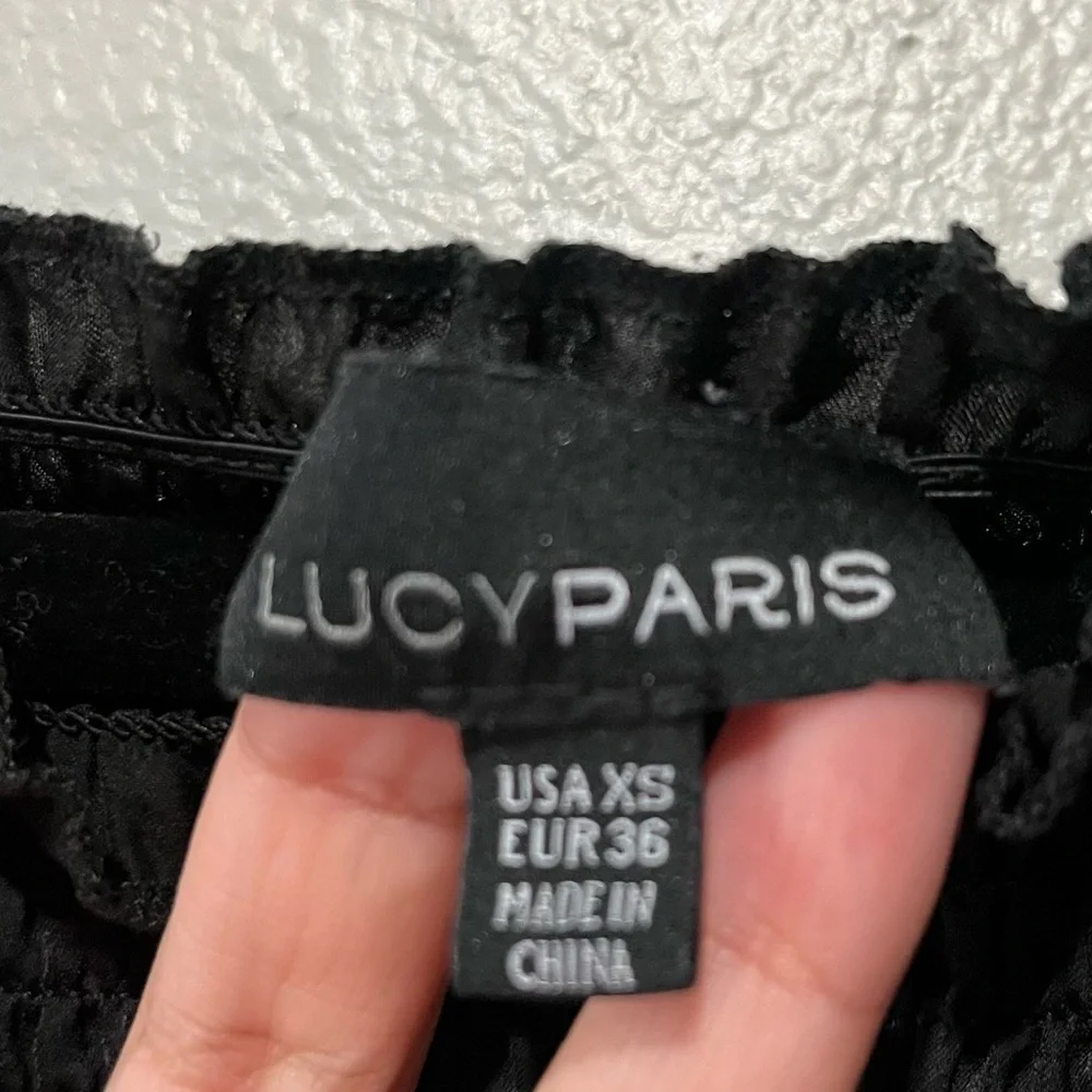 LUCY PARIS- Long Sleeve Flowy Sleeves with Ruched Material Size XS
